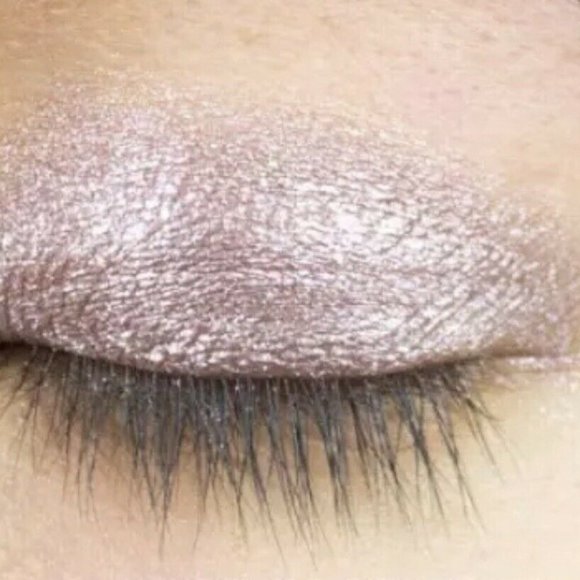 Catrice Liquid Metal Long Lasting Cream Eyeshadow Smart Mauve 050 - Picture 3 of 4